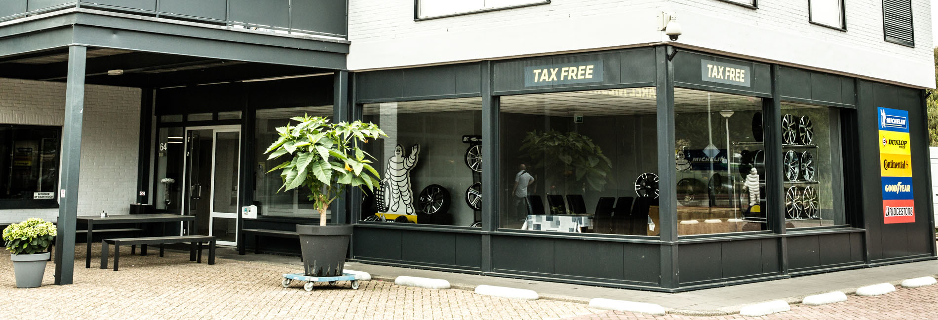 Karel Niesing gebruikte autobanden